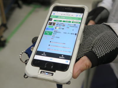 検品用端末(iPhoneにバーコードリーダーを装着)