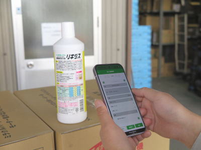商品情報がスマホアプリ「Pittaly Order」の画面に即座に表示される。後は注文数量を入力するだけで発注が完了する。※写真はお取引先での運用イメージ
